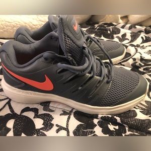 Women’s Nike zoom size 11 *new w/o tags or box*